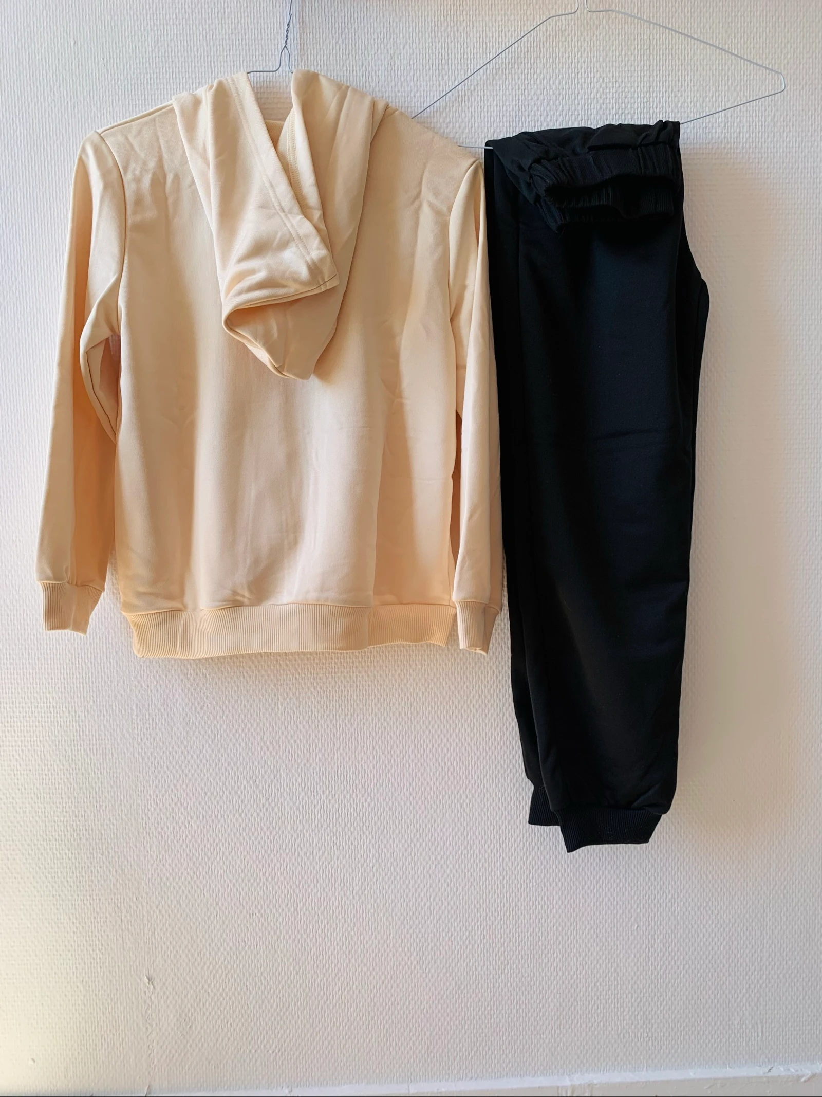 Conjunto de ropa deportiva infantil Paris – 2 piezas – photo 2